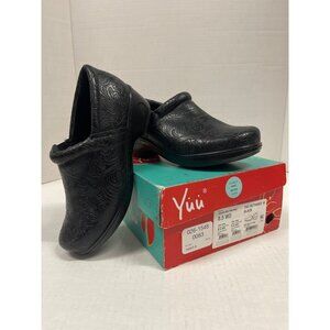 Women’s Yuu Bethanee embossed clog mules nursing waitress shoe size 8.5 wide